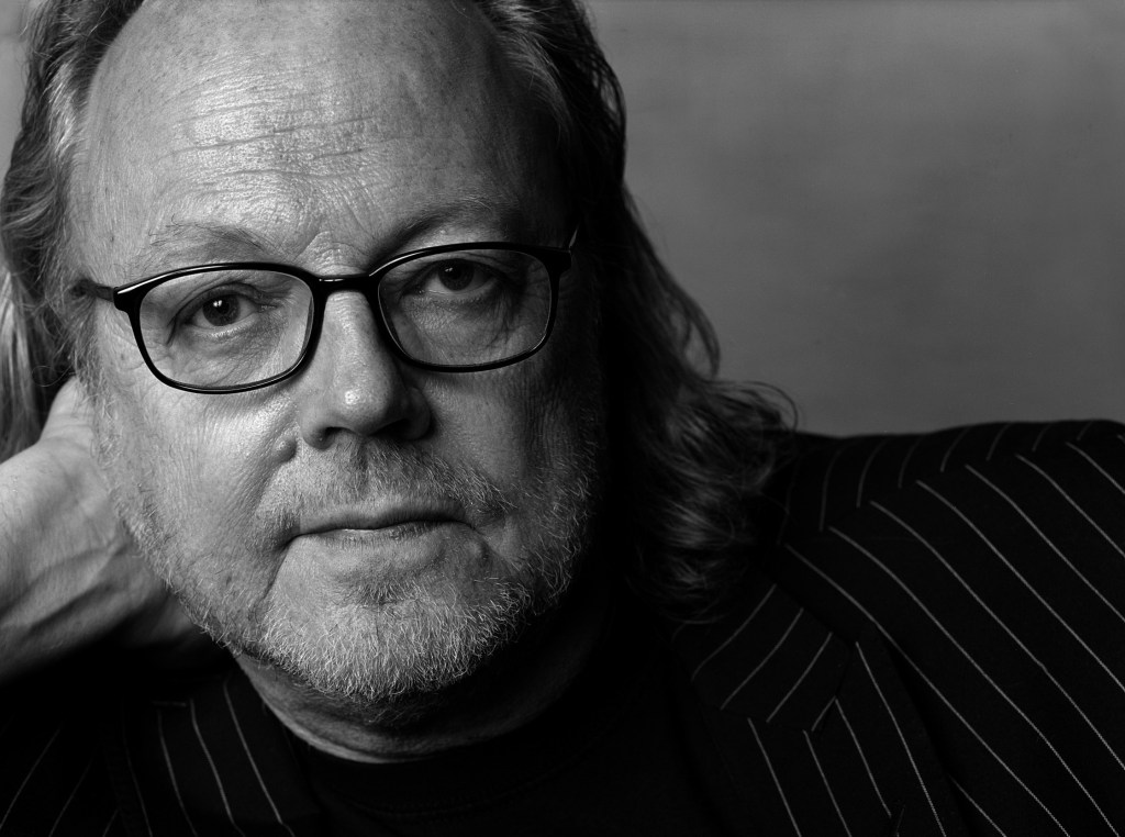 Idag får ni möta Lasse Lindbom. På en promenad kom han på refrängen till en av de populäraste svenska jullåtarna&nbsp;någonsin