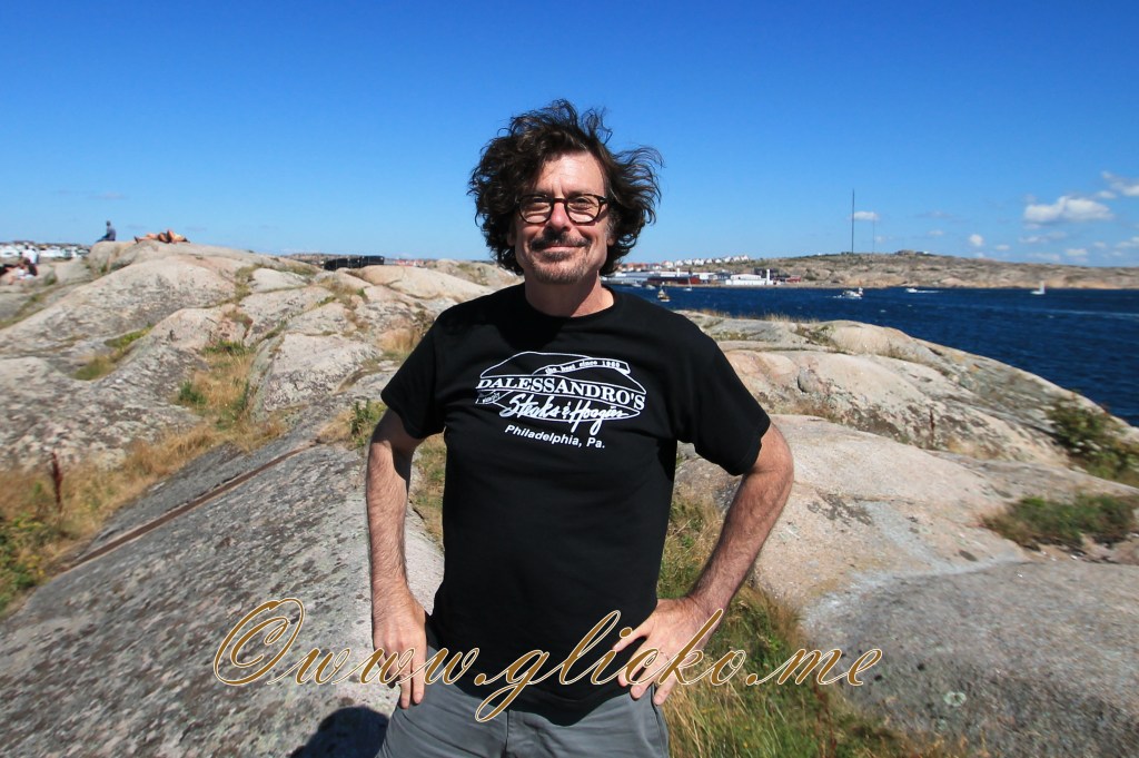 Idag får ni möta den legendariske artisten Eric Bazilian från The Hooters på min&nbsp;blogg