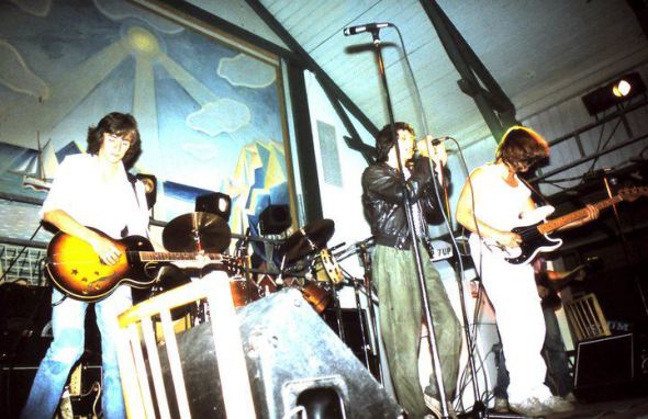 296428_206480636083737_2020376205_n