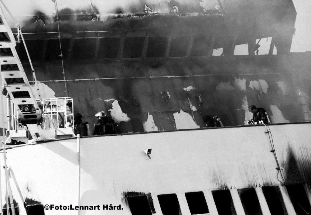 Idag är det f.d. radioreportern Lasse Wieslander som jobbade på Sveriges Radio Väst, och Gunilla Åhman Olausson som berättar vad de minns av katastrofen med Scandinavian Star&nbsp;1990