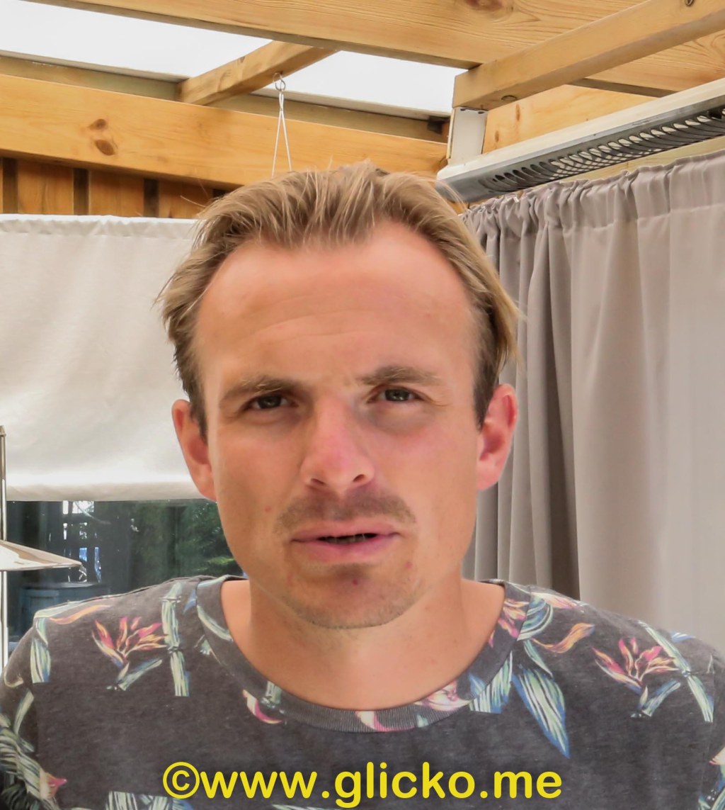 Idag får ni möta Lysekilskillen Tobias Gerdås på min blogg. Tobias bor idag i Stockholm och mellan intervjun och publicering här på bloggen så får Tobias chef lämna regeringen. Det innebär att även Tobias mister sitt arbete, men efter ett par dagar anställs han på finansdepartementet åt civilminister Ardalan&nbsp;Shekarabi