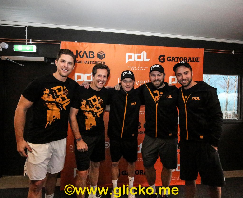 Bilder från invigningen av Padel Center i Göteborg. Jonas Björkman, Måns Zelmerlöw, Johan Brunström, Jonas Fransson, Henrik Söderberg och Jonas Andersson har en padelhall&nbsp;ihop