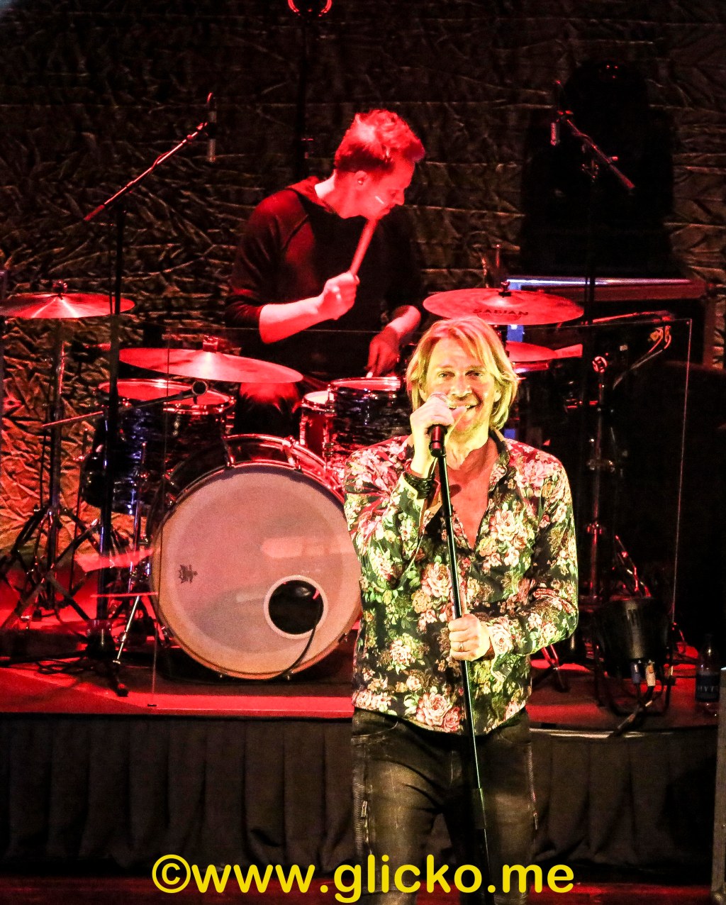 Det blev en magisk och fullsatt premiär i Vara på Tommy Nilssons&nbsp;Sverigeturné.