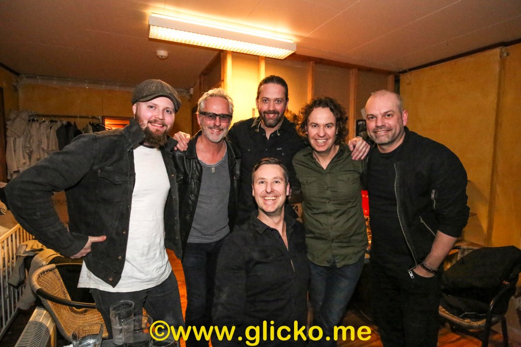 Foton från en härlig kväll med Uno Svenningsson på Hjalmars Bar & Brygga i Hamburgsund.