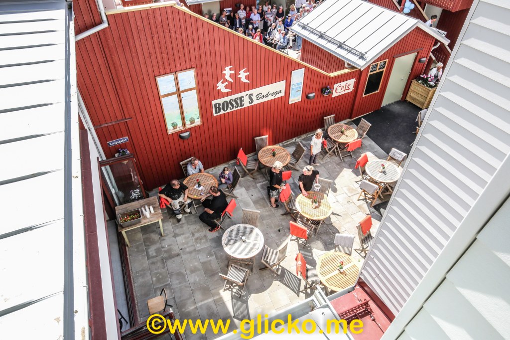 LysekilsBostäder hade stor invigning av sina hus på Kungsgatan idag. Även populära Café Kungsgatan hade invigning som forsätter ikväll med liveband på nya&nbsp;Bakgården.