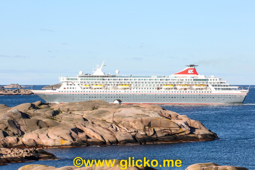 Fjordkryssning och kryssningsanlöp till Lysekil. Seven Seas Explorer besöker Lysekils den 7&nbsp;juli