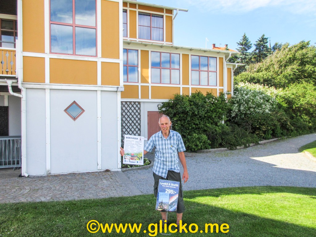 Det blir stor sommarbokmässa på Oscars i Lysekil med fri entré nu på lördag den 1 juli. 11:00 – 15:00. Välkomna.