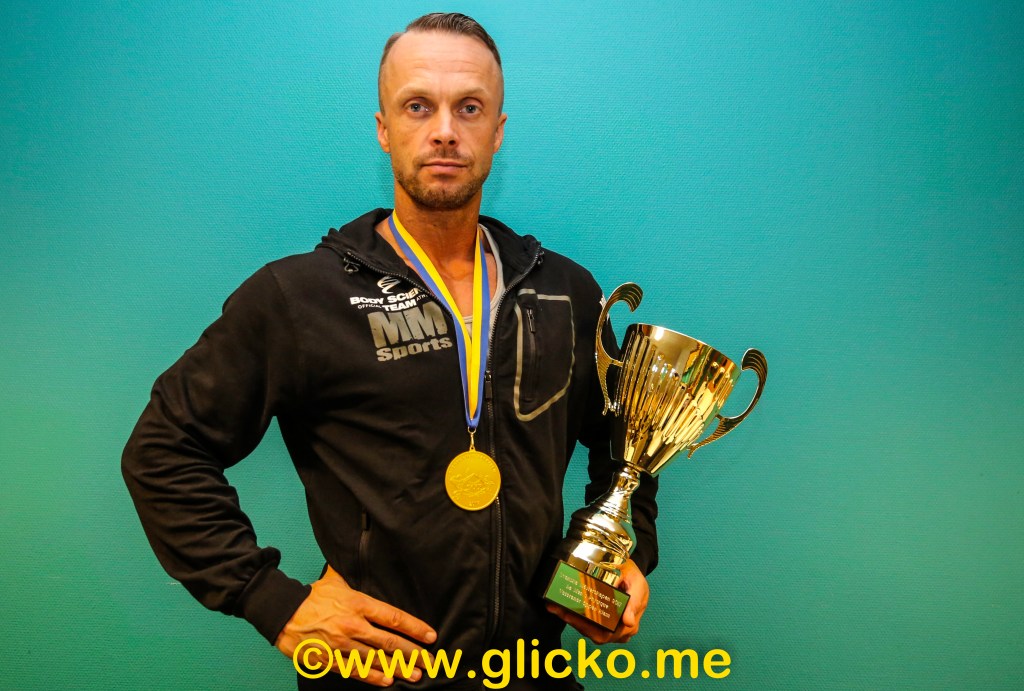 Joakim Carlson från Lysekil blev SM-vinnare i ”Men’s Physique” för veteraner öppen&nbsp;klass