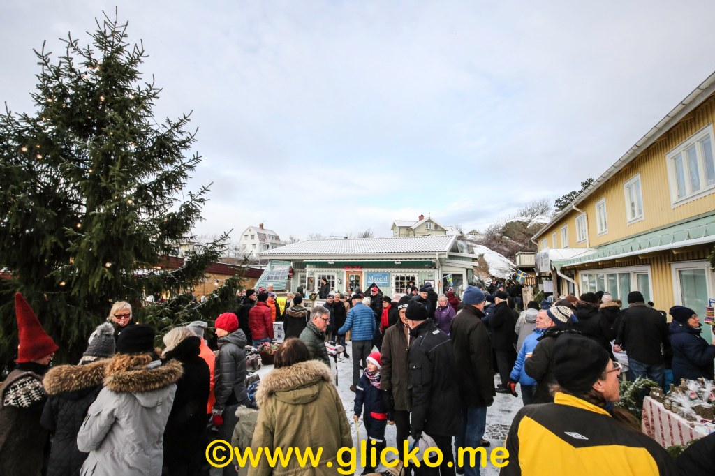 Lite foton från julmarknaden i Grundsund på Skaftö som lockade massor med folk denna härliga vinterdag i&nbsp;december.