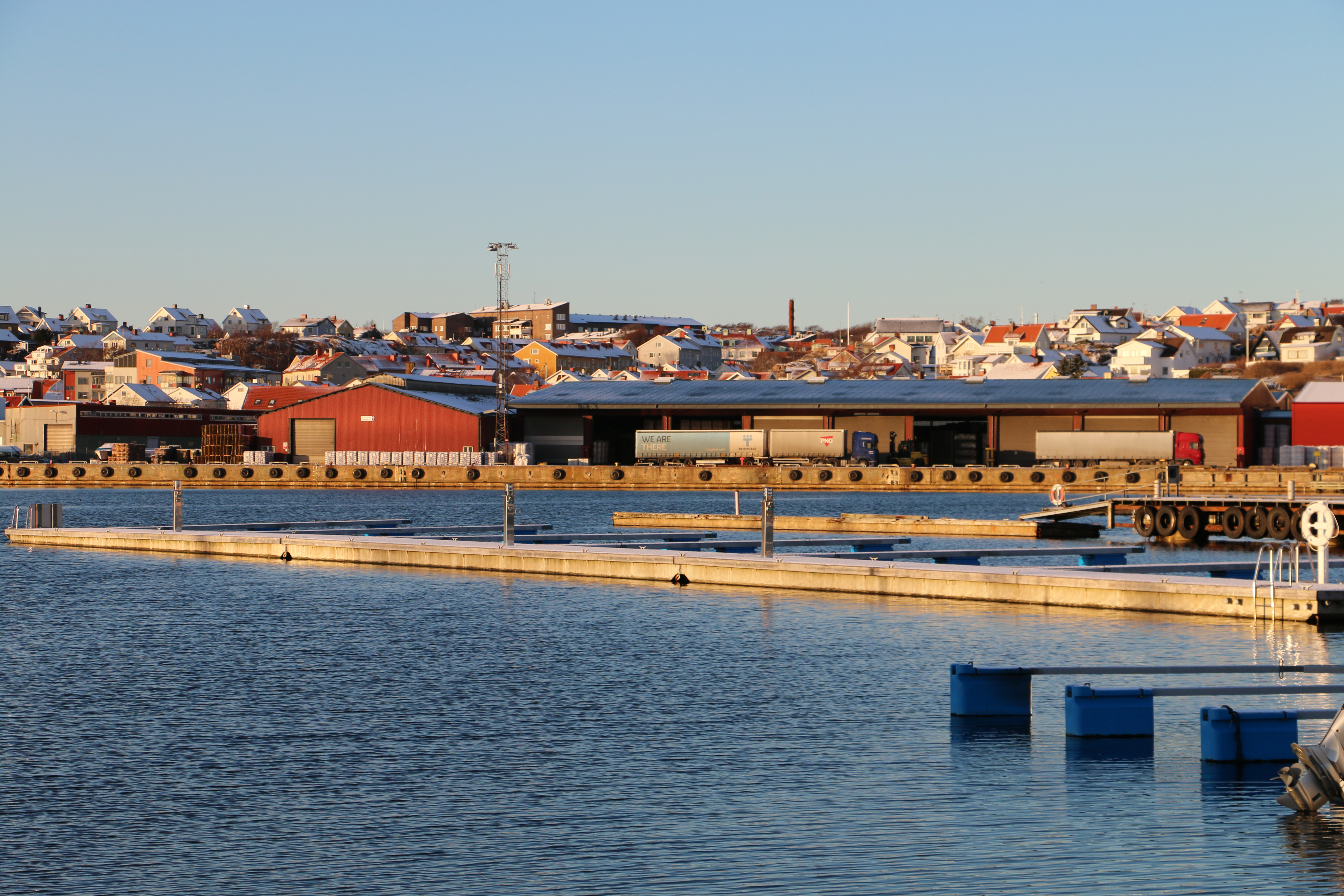 Gullmarskajen i vintersol.jpg