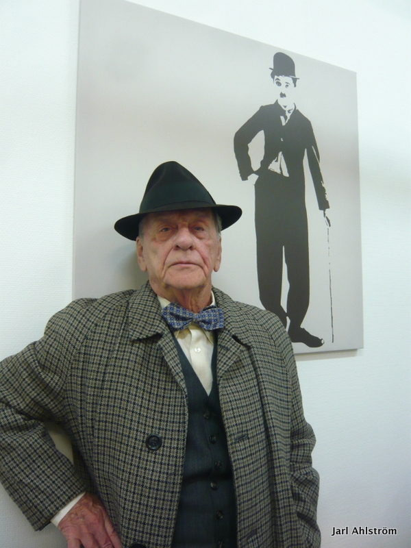 Idag får ni träffa revymakaren, fotografen, statisten, skådespelaren och taxiföraren Jarl ”Jalle ”Ahlström på min blogg