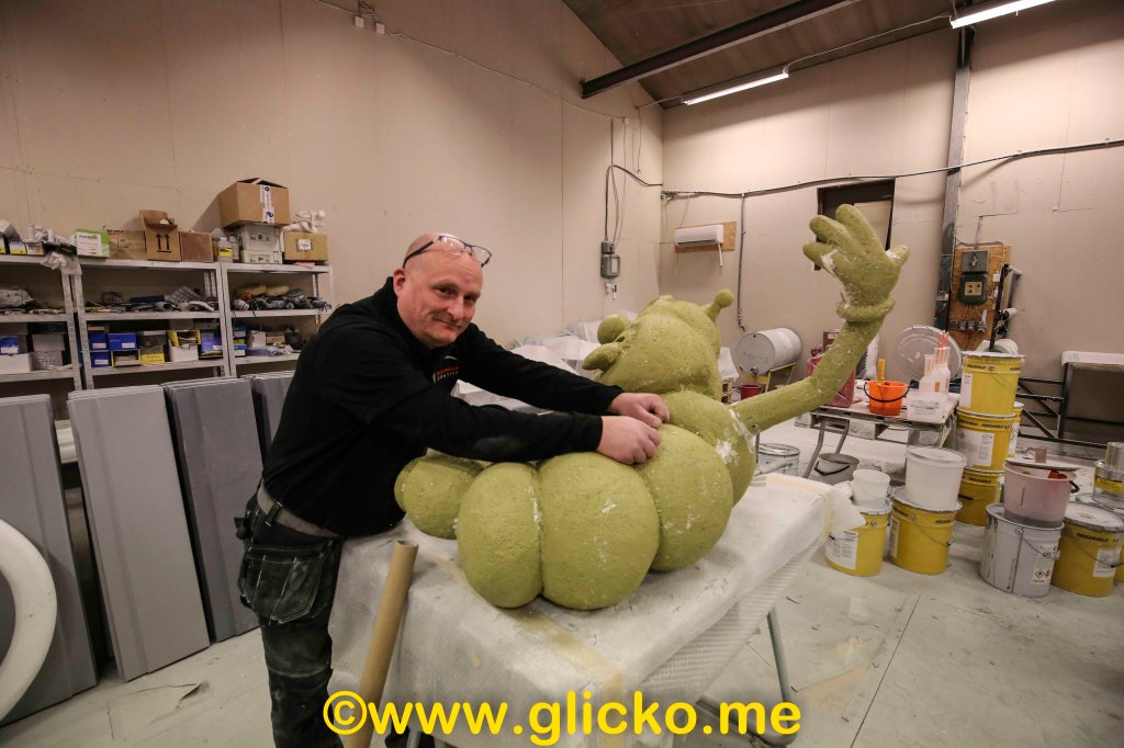 Idag får ni träffa Brastadsbon Pierre Holgersson. Pierre har bl.a. jobbat för mediamogulen Jan Stenbeck och sätter Lysekils kommun på kartan med sin tillverkning av olika&nbsp;figurer.