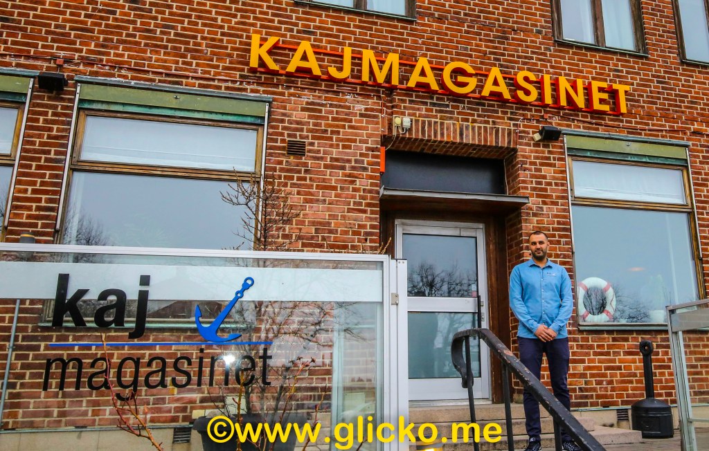 I sommar blir det musikunderhållning på Hotel Lysekils gamla ”Däcket”. Det är KajMagasinets ägare Batin Mahmod som drar igång detta.