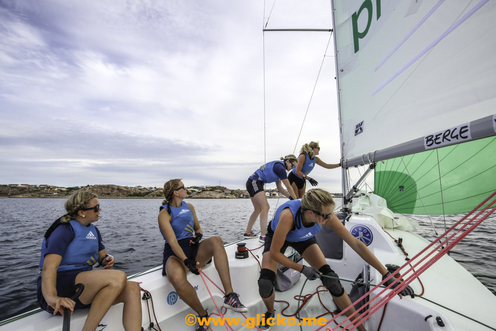 Lite foton från morgonens pressegling med Swedish Women´s Match Racing Team ute på Gullmarsfjorden. Ikväll kl. 18:00 är det invigningen på Lysekils Women´s Match i&nbsp;Havbadsparken.