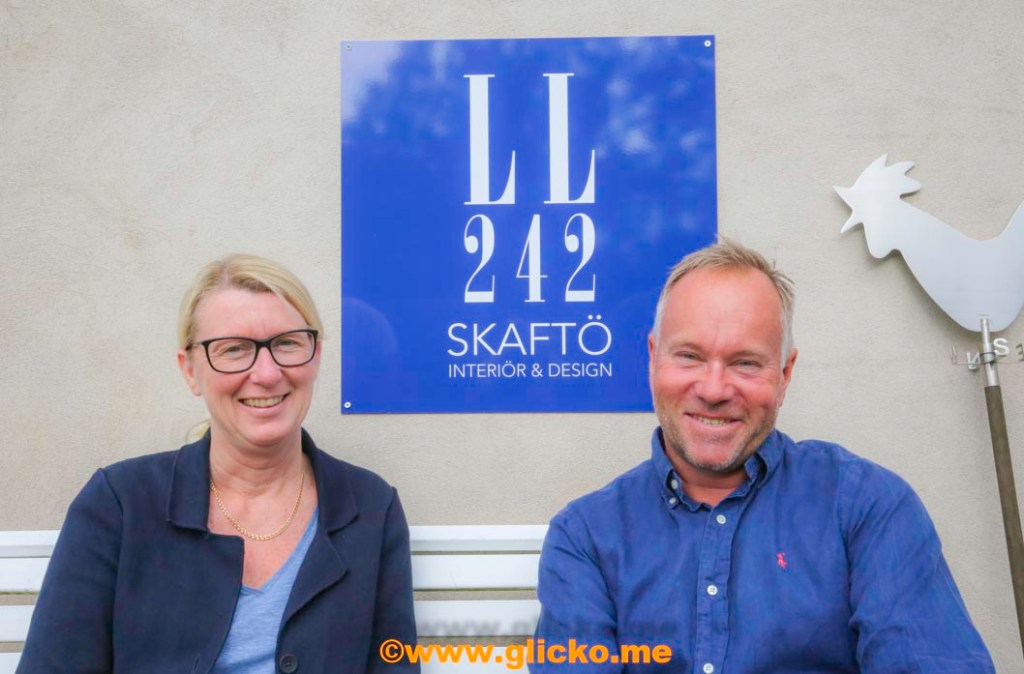 Idag får ni följa med till Östersidan på Skaftö. Där hälsade jag på hos paret Madelene Ahl och Peo Hellberg som driver interiör & designbutiken LL 242 Skaftö