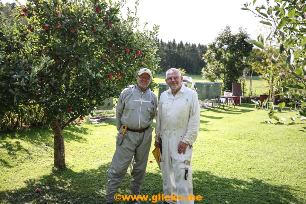 Idag på bloggen får ni träffa två personer som har biodling som hobby. Jag träffade Ingemar Nielsen och Urban Andersson som berättade hur det är att vara biodlare