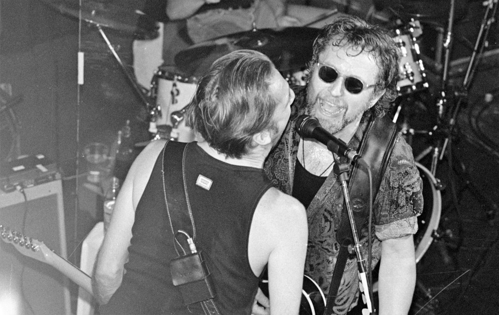 Idag på bloggen får ni följa med på en historisk resa. I 11 år drev Totta Näslund och gänget Havsbadsrestaurangen här i Lysekil. Lysekilsfotografen Lennart Hård fotograferade på Havsbadet och idag får ni se en del av Lennarts foton här på&nbsp;bloggen