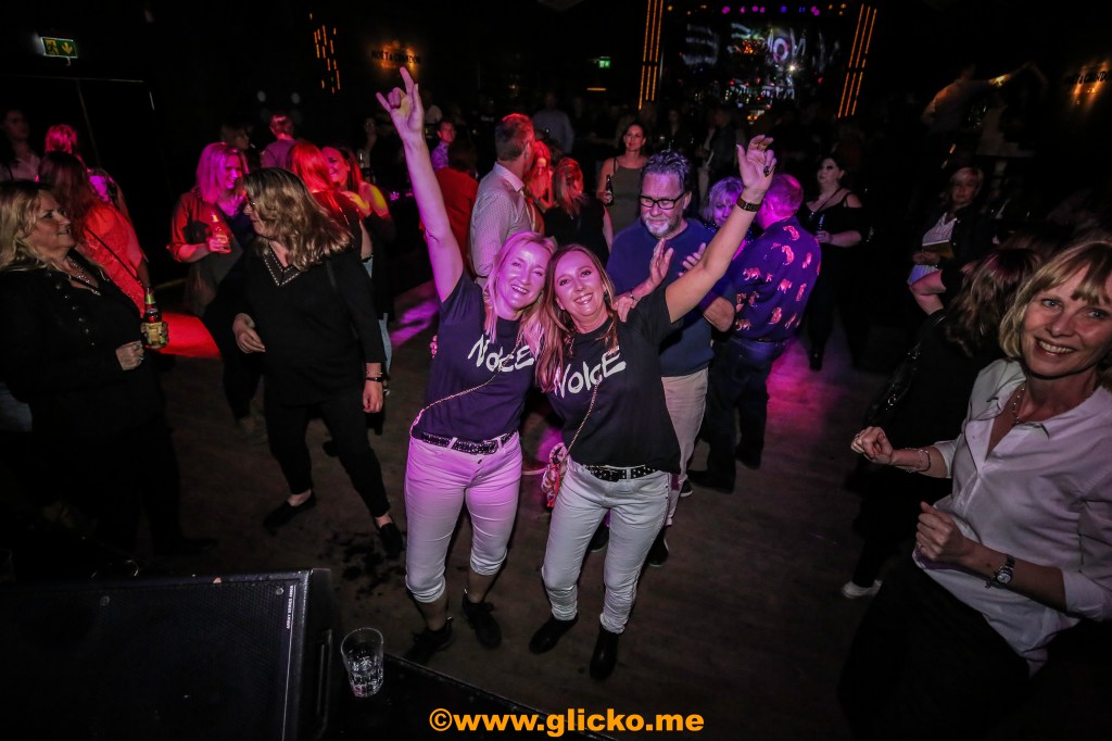 Det var massor av folk och härlig stämning på Club Artist när Noice igår intog scenen på Mortens Krog i Uddevalla. 