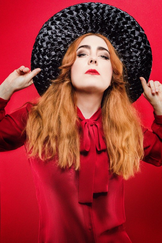 LOVE HURTS HELBILD.jpg