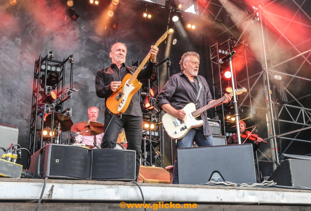 Det blev en magisk kväll med 3-timmar Ulf Lundell med band utomhus vid Stenungsbaden Yacht Club i&nbsp;Stenungsund