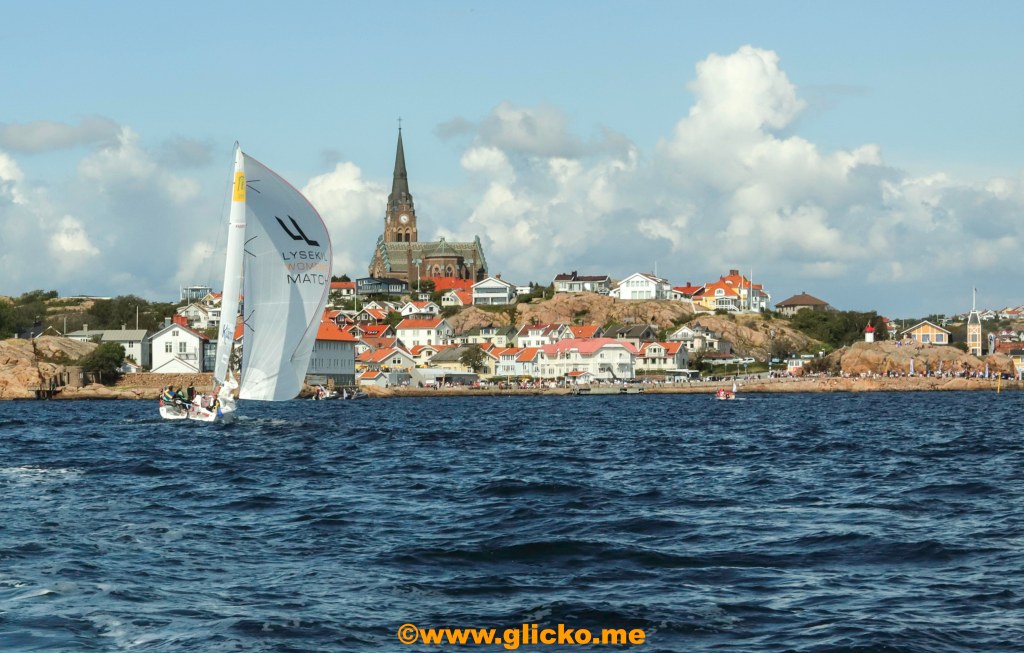 Tre av tre svensklag klara för kvartsfinal i VM. Det blev ännu en helt suverän dag i Lysekil och VM-seglingarna i världsklass. Här kommer lite foton från dagens&nbsp;VM-seglingar