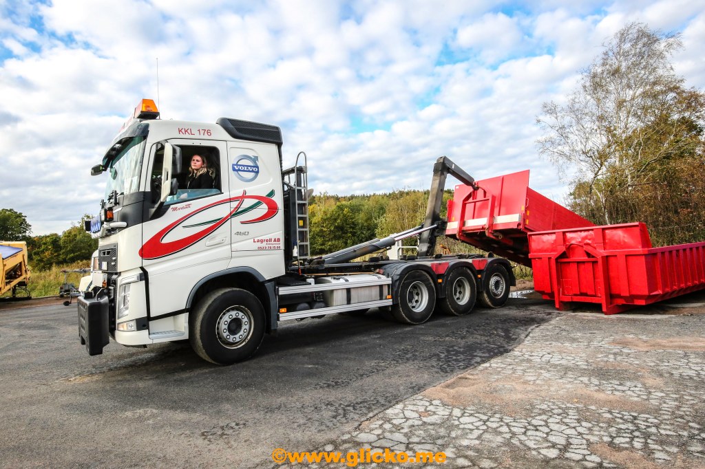 Idag får ni träffa Martina Torstensson från Brastad. Hon är endast 20 år och jobbar som lastbilschaufför hos Peter Lagrell&nbsp;AB