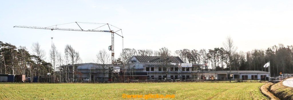 Idag får ni följa med på en rundvandring på det nya äldreboendet i Fiskebäck här i Lysekil. Det kommer att bli 80 nya lägenheter som skall vara inflyttningsklara i november i år