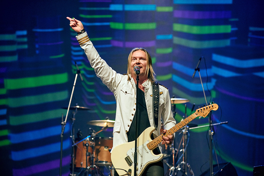 Idag får ni en exklusiv intervju med Johan Becker, som är sångare i gruppen Secret&nbsp;Service