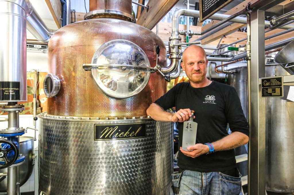 Tevsjö Destilleriet i Järvsö ser till att det blir mer handsprit och desinfektionsmedel i&nbsp;Sverige