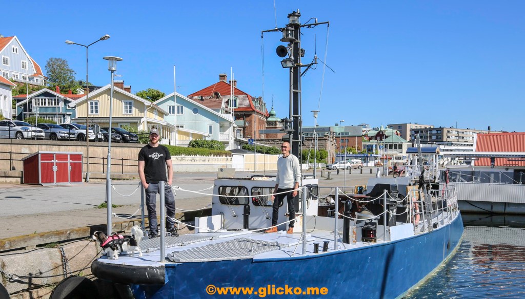 Idag på bloggen får ni följa med ombord på den nya dykbåten Black Raven, som ligger nere vid räkbodarna här i&nbsp;Lysekil