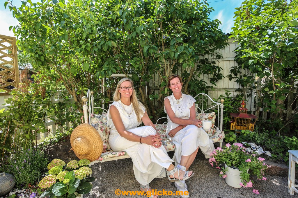 Bettina Salesjö och Åsa Nilssons nya drömprojekt ”Gula Villan” här i Lysekil är nu invigd