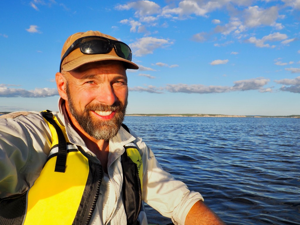 Minns ni Adrian Nordenborg som dök upp här i Lysekil i en kajak i september. Han var ute på en långfärdstur i en kajak som han lånat av en&nbsp;kompis