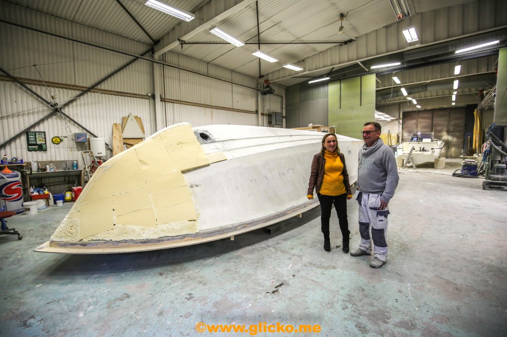 Idag får ni följa med till Vara och träffa Lysekilskillen Harri Styf som bygger båtar i Kvänum, Edsvära i Vara kommun. Tänk vilket fantastiskt hantverk som skapas när dessa båtar&nbsp;byggs