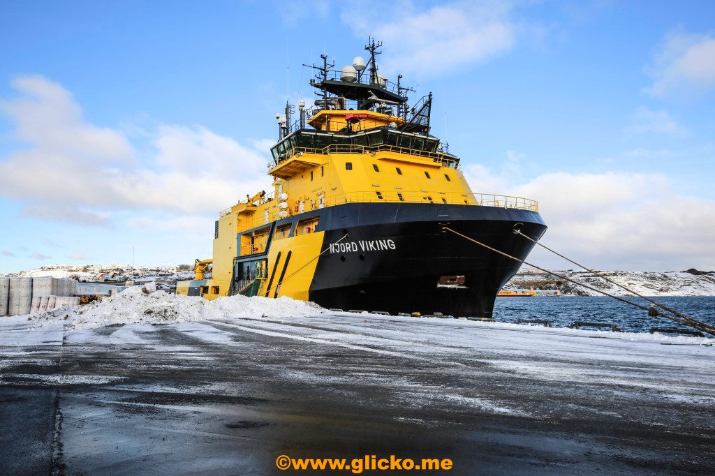 Fartyget Njord Viking ligger vid kajen vid Grötö idag