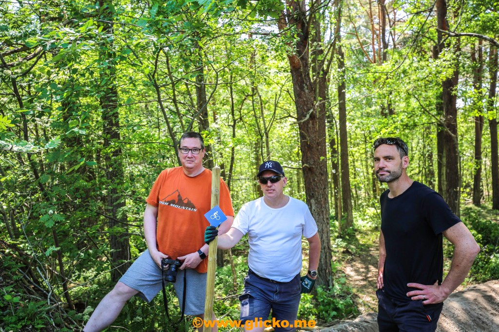 En sport som växer är att cykla i naturen med mountainbike. Idag bjöd Lysekils kommun på tårta till Friluftsfrämjandet som bygger  mountainbikeleder i&nbsp;Träleberg