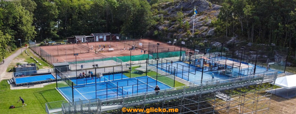 Padelfest i dagarna tre på Skaftö med svensk och internationell elit och uppvisningsmatch i dubbel i tennis med bland annat Robin Söderling och Jonas Björkman