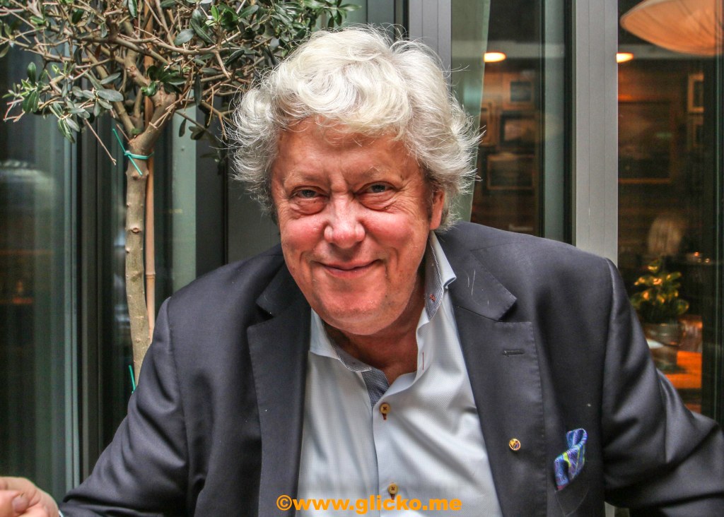 Ulf Elfving blir riddare av första klassen av Vasaorden, för betydelsefulla insatser som journalist och programledare