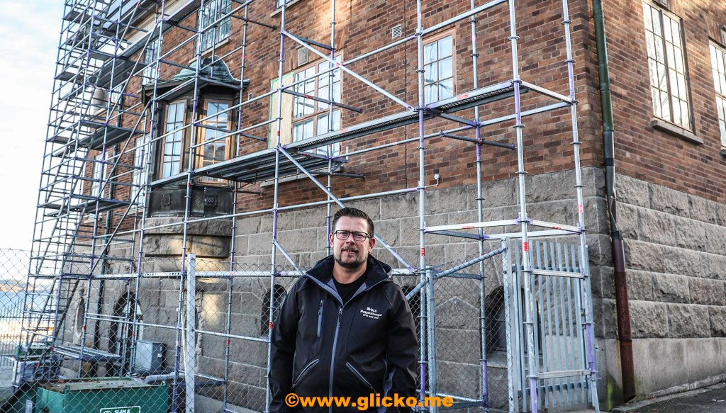 Idag på bloggen får ni träffa killen som håller ställningarna här i Lysekil. Han har bland annat varit med och byggt demensboende för Drottning Silvia och stiftelsen&nbsp;Silviahemmet