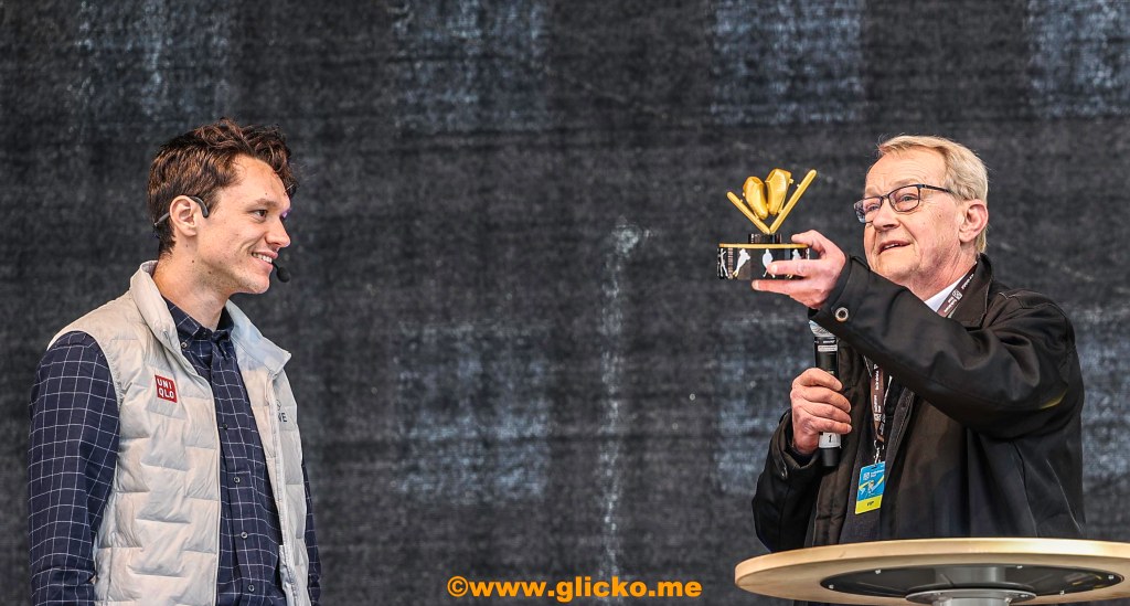 Vilken hyllningsfest det blev när Nils van der Poel hyllades på Drottningtorget i&nbsp;Trollhättan