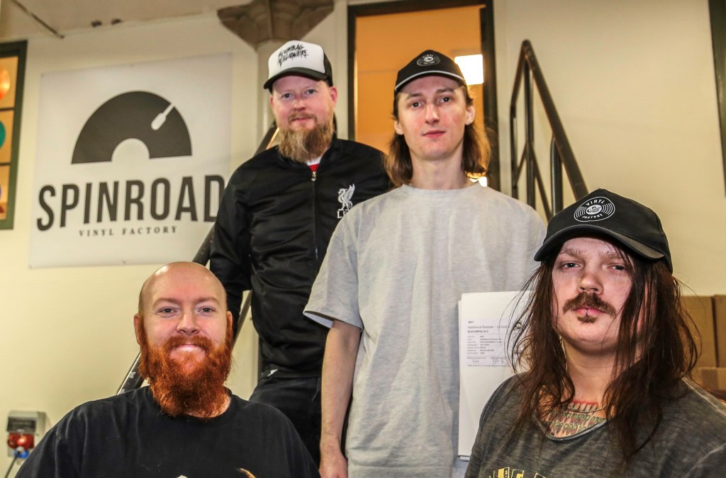 Idag får ni följa med till Sveriges största vinylfabrik