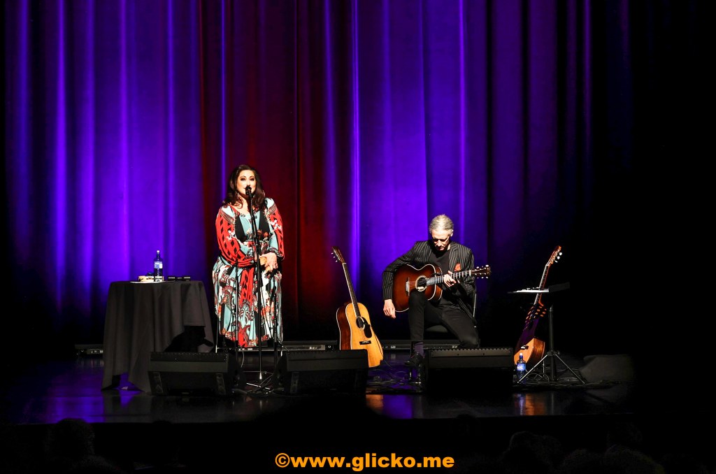 Lisa Nilsson skapade magi i Uddevalla tillsammans med sin gitarrist Mattias&nbsp;Torell