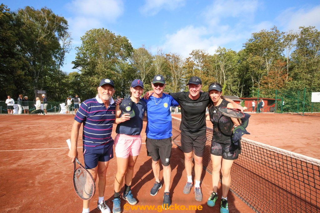 Foton från nyinvigningen av Fiskebäckskils tennisbanor