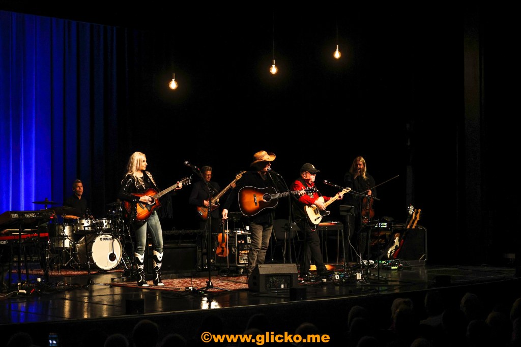 Från Orsa till Nashville med Kalle Moraeus, Linda Varg & Doug&nbsp;Seegers