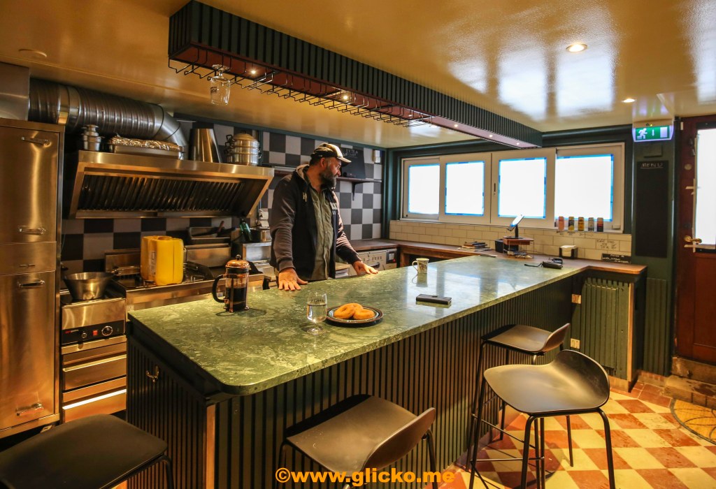 Imorgon söndag slår han upp portarna till sin street food restaurang ”Wolffs Kitchen”