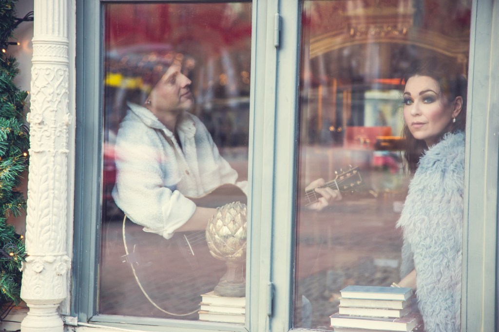 Nik & Kat avslutar året med deras sjunde release – Christmas Time!