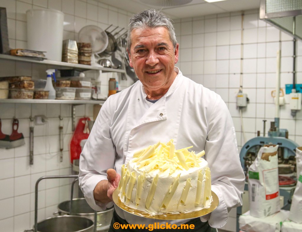 För femte året i rad får ni träffa Francisco ”Frasse” Lopez som gör en tårta inför jul och nyår