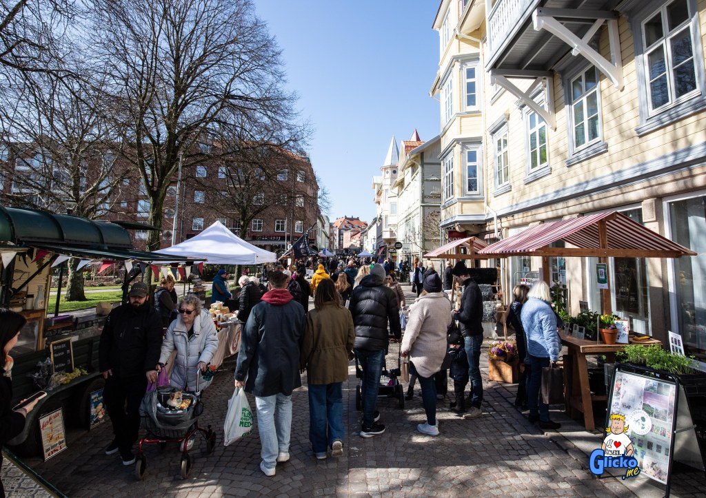 Härlig vårmaknad i Lysekil med butiksöppning på Landsvägsgatan