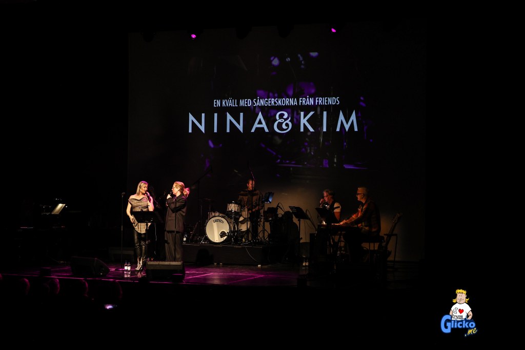 En kväll med mycket kärlek och värme när Nina & Kim med band uppträdde på&nbsp;Östraboteatern