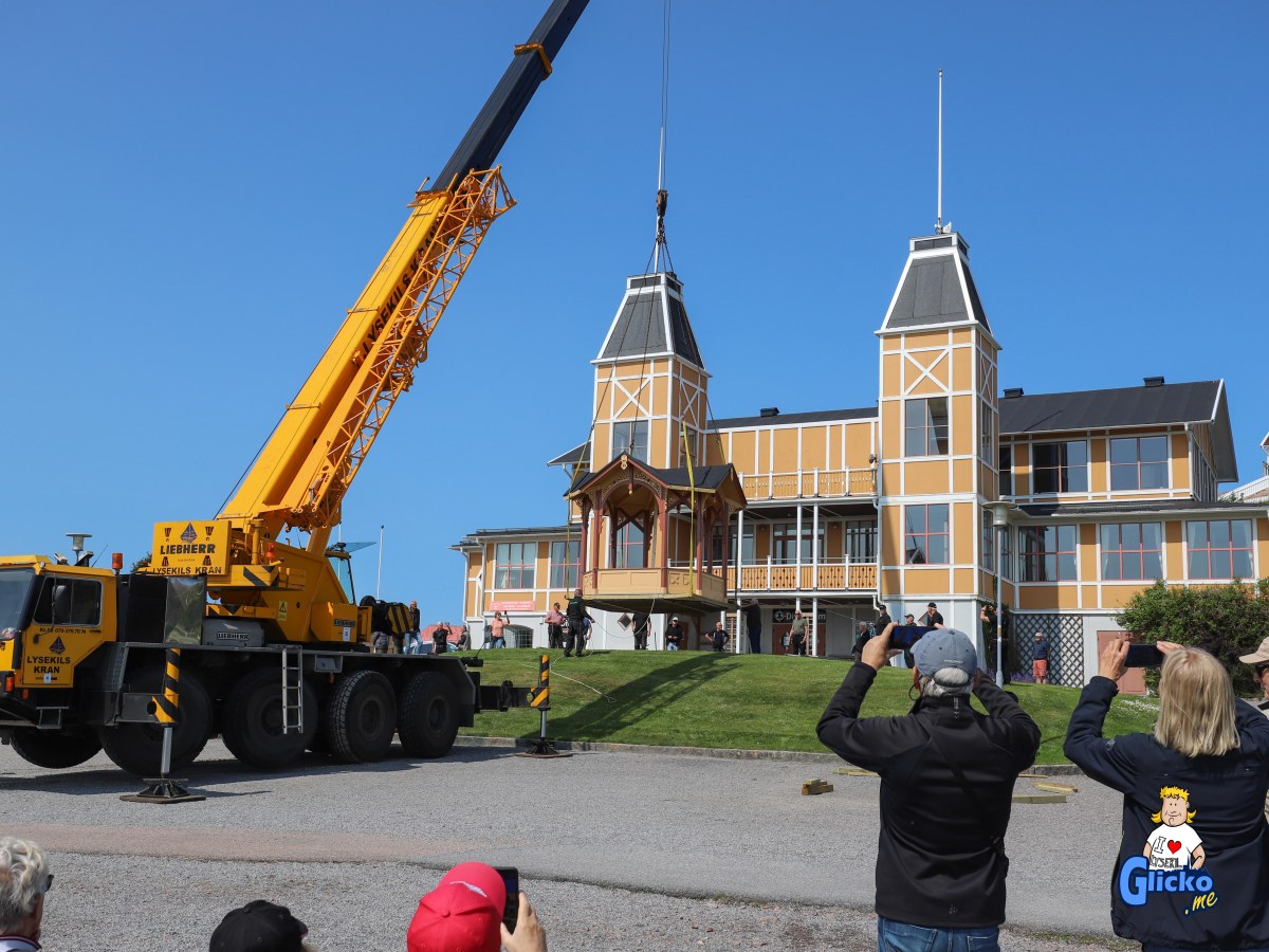 Nu är musikpaviljongen på plats i&nbsp;Havsbadsparken