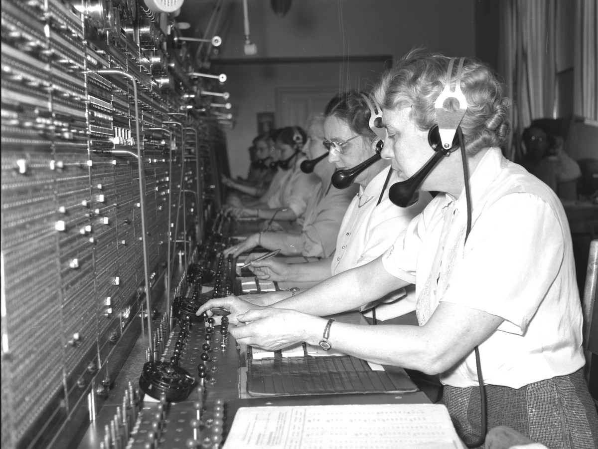 Bilder berättar – Telefonen kommer till&nbsp;Lysekil